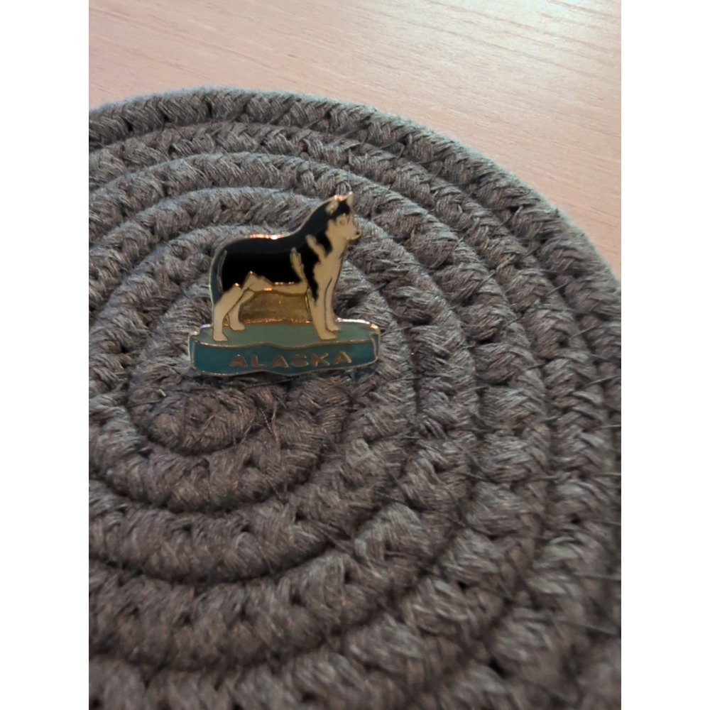 Alaska State‎ Souvenir Husky Dog Lapel Pin